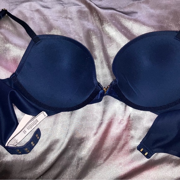 Victoria’s Secret Matching Bra & Panty Set - Picture 3 of 9